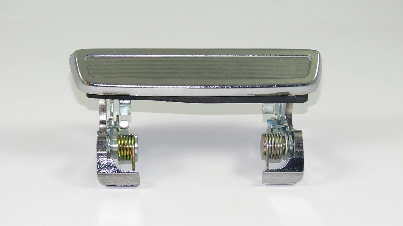 MACANETA EXTERNA FORD CORCEL/BELINA II/DEL REY CROMADA DIREITA