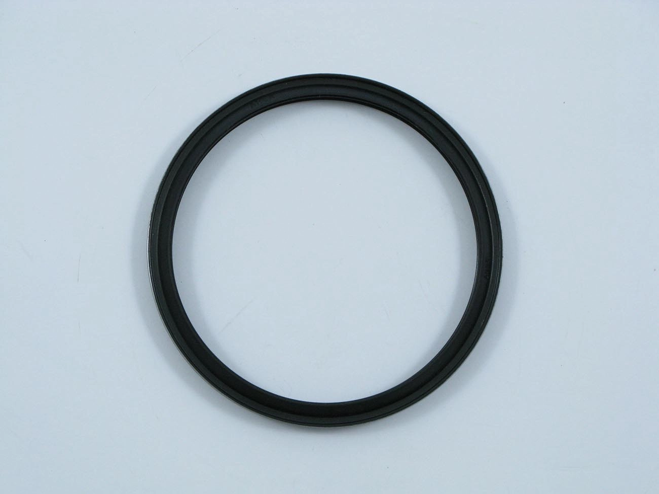 RETENTOR CUBO RODA DIANTEIRO 85,70X99,00X6,50X9,00MM DIANTEIRA GM S-10/BLAZER 1995/2011 4X2 85,70X99X6,50X9MM
