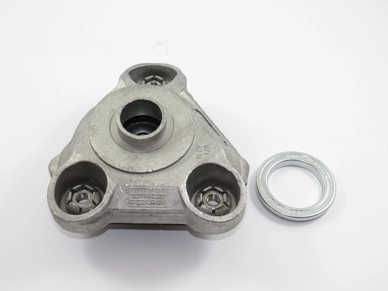 COXIM/SUPORTE AMORTECEDOR DIANTEIRO LADO DIREITO COM ROLAMENTO FIAT DUCATO 02/17 BOXER JUMPER