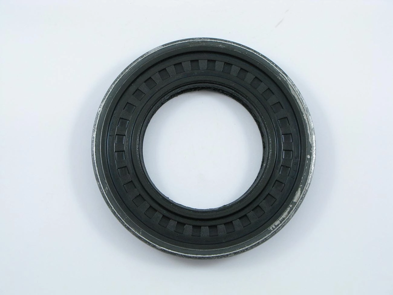 RETENTOR DIFERENCIAL VW 12.140/12.170/12.180/13.150/13.170/13.180/17.210/17.220/15.180/17.300/24.250