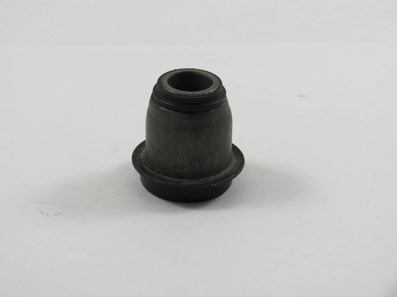 BUCHA TRASEIRA BANDEJA FIAT UNO 1.5R/1.6/PREMIO/ELBA 89/96 - FIORINO 88/ - SUSPENSÃO TRASEIRA