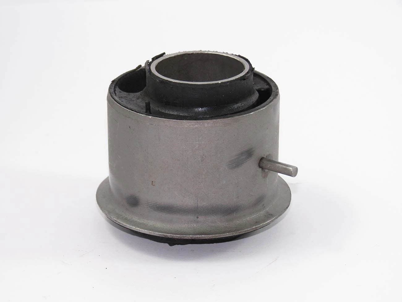 COXIM TRASEIRO MOTOR VW 7.90/8.140/12.140 MOTOR MWM - COM PARAFUSO