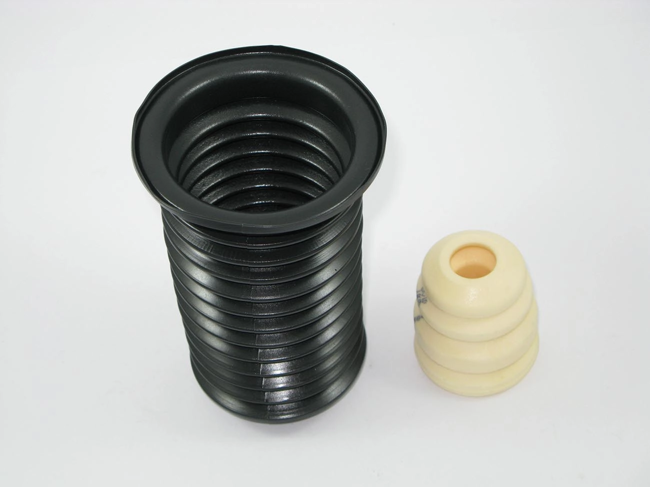 KIT AMORTECEDOR DIANTEIRO FIAT ARGO 17/20 CRONOS 18/20 FIORINO 14/20 MOBI 16/20 12/20 BATENTE/COIFA