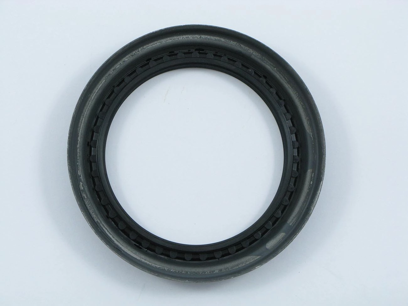 RETENTOR INTERNO CUBO RODA DIANTEIRA TOYOTA HILUX 2005/ - 73X89,60X101X7,50X15,50MM