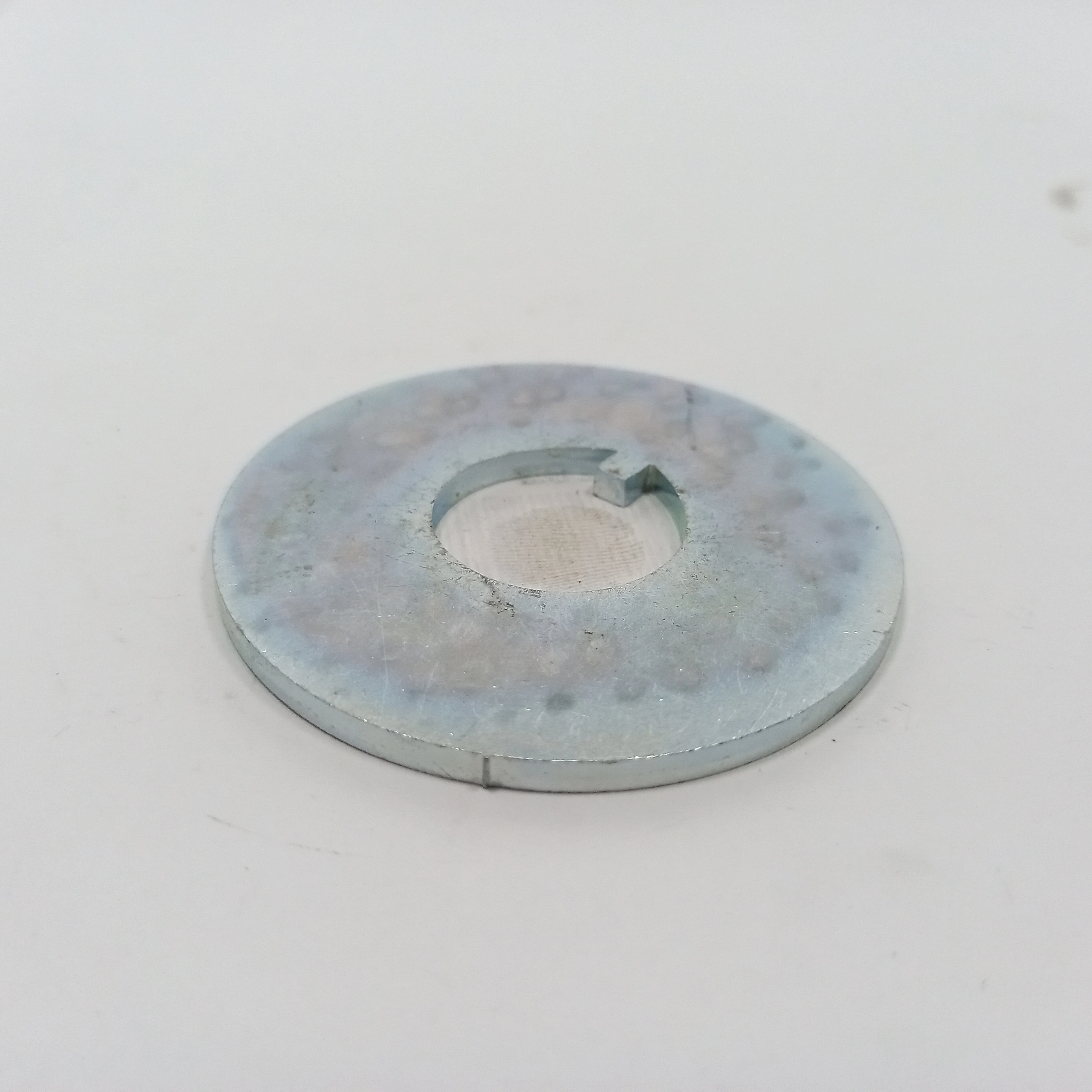 ARRUELA TRAVA CUBO DIANTEIRO VW 6.80/6.90/7.90/7.110 - ENCOSTO ROLAMENTO - 22X60X4MM