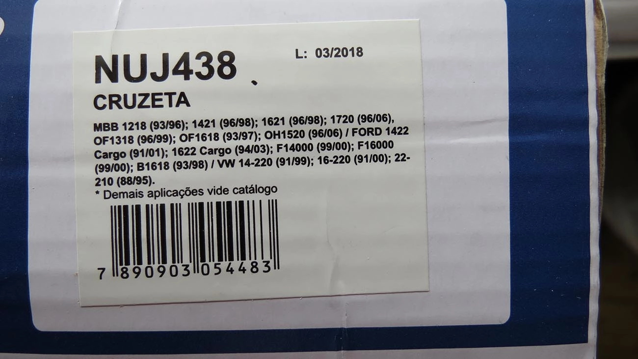 CRUZETA CARDAN FORD CARGO/VW MB 1214/1618/2318 47X134MM - DUAS CATANHAS COM CHAVETA/DUAS PARAFUSADAS