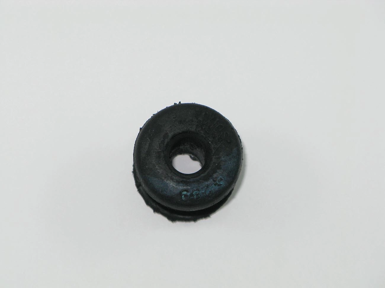 BUCHA SUSPENSAO FIAT UNO/PREMIO/ELBA/FIORINO 86/90 - BRACO OSCILANTE 10MM