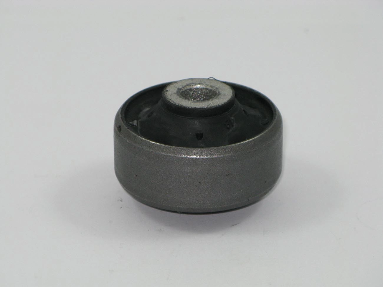 BUCHA TRASEIRA BANDEJA SUSPENSÃO DIANTEIRA FURO 13,15 MM VW NOVO GOL/VOYAGE/SAVEIRO 08/ GOLF 98/ BORA/NEW BEETLE