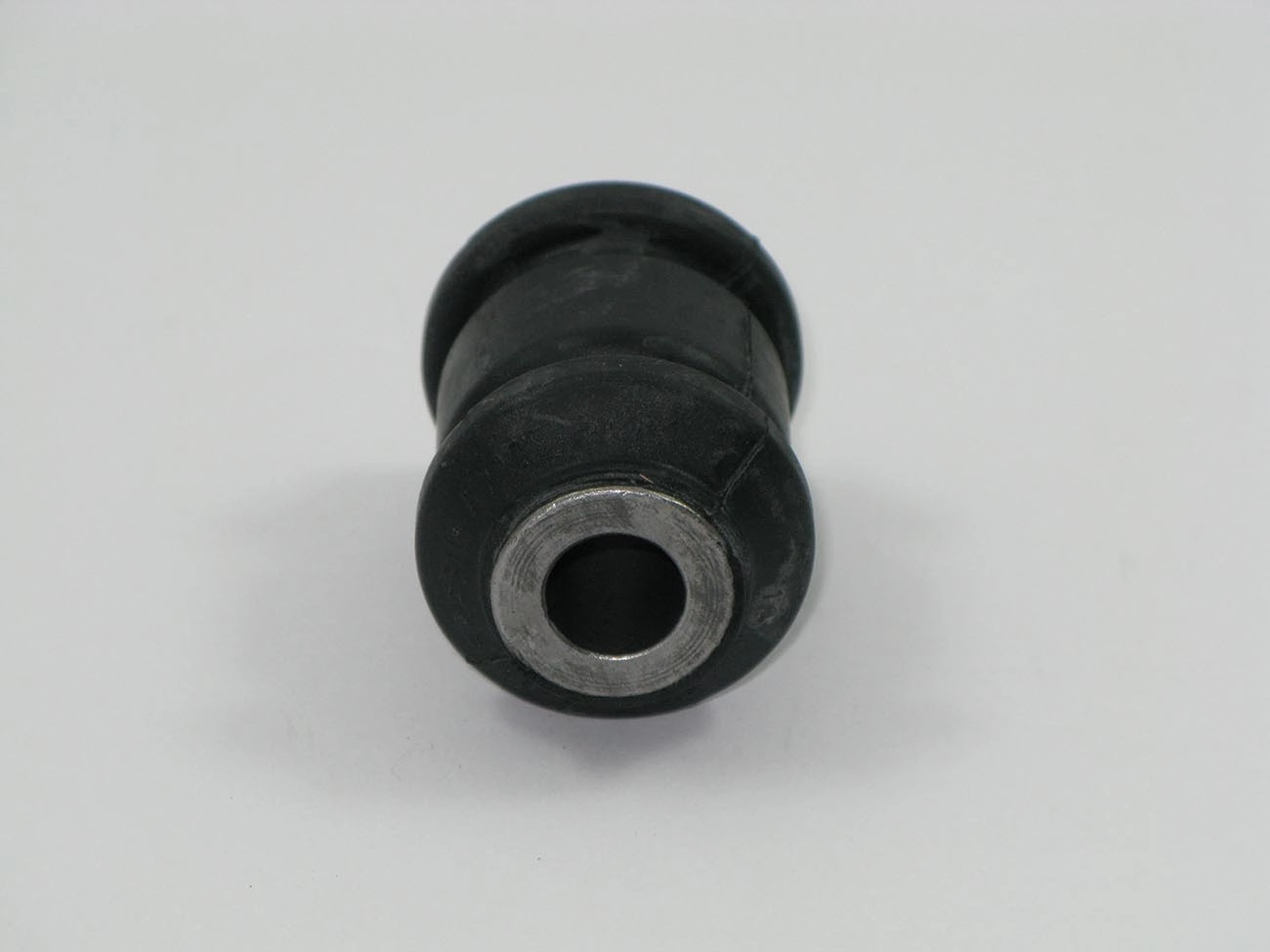 BUCHA DIANTEIRA BANDEJA SUSPENSÃO PARTE VW GOLF 94/ POLO CLASSIC/VAN 97/ NOVO GOL/VOYAGE