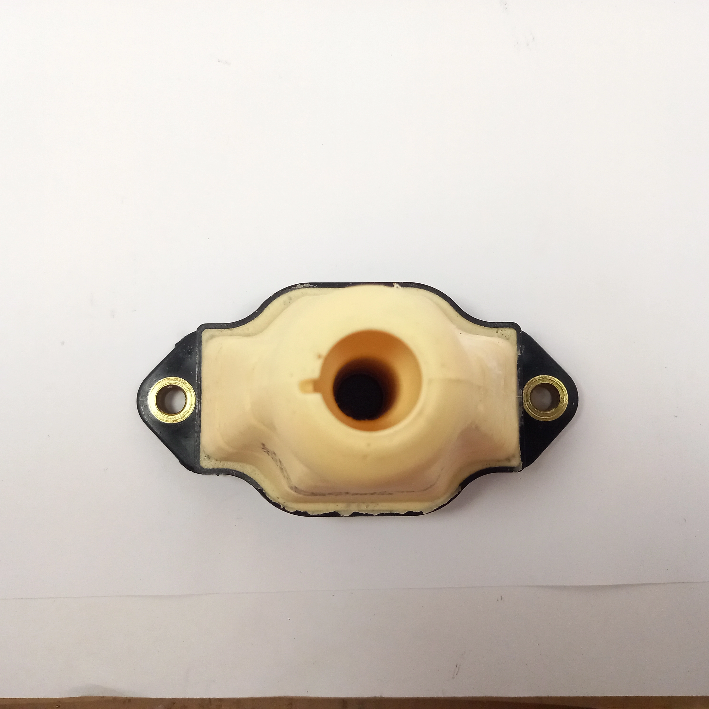 BATENTE DA SUSPENSÃO TRASEIRA FIAT STRADA 99/07 - STRADA 1.4 08/12 - DISTÂNCIA FUROS 132MM