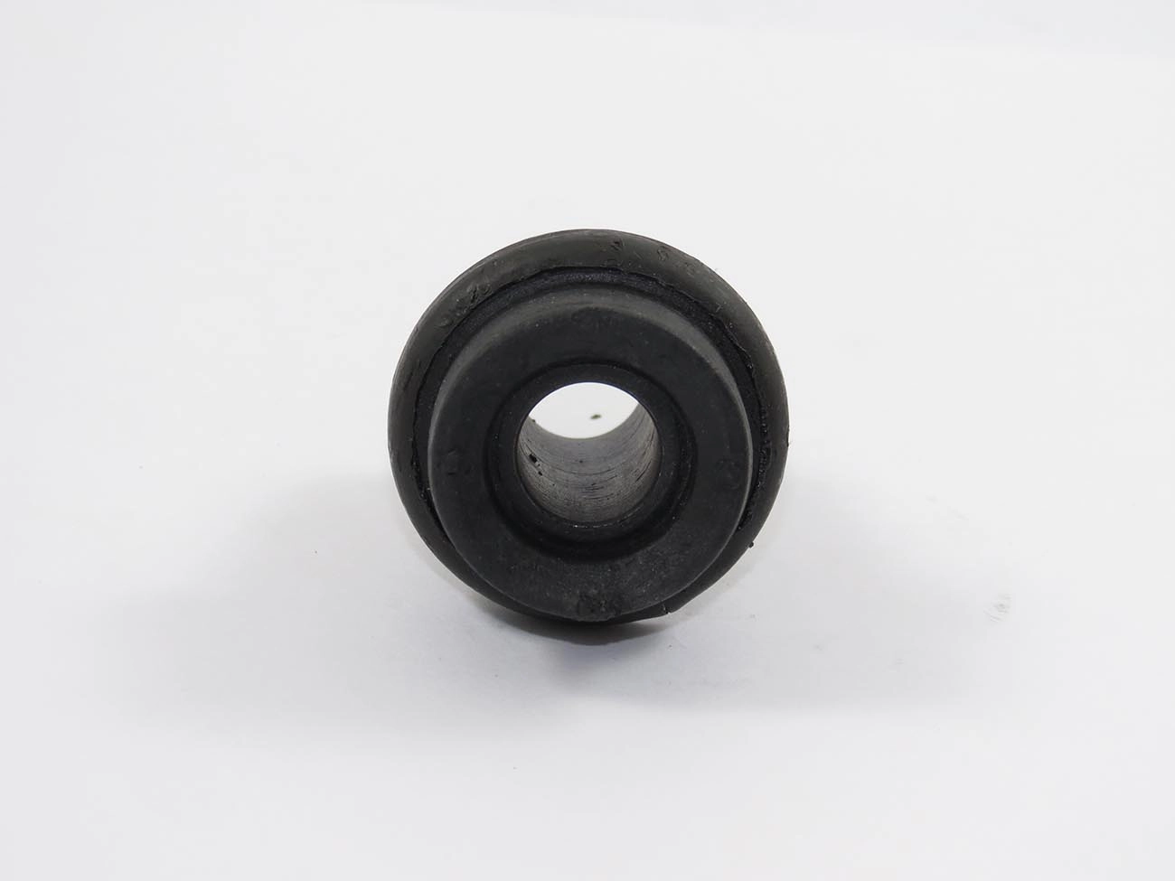 BUCHA TRASEIRA BANDEJA LADO RODA FIAT UNO/PREMIO/ELBA /88 1.5R - UNO CSL 91/93 - SUSPENSÃO TRASEIRA