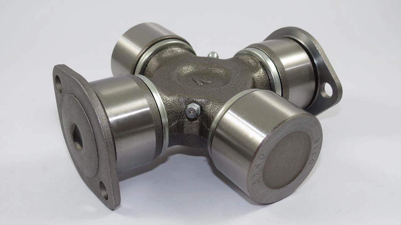 CRUZETA CARDAN FORD CARGO/VW MB 1214/1618/2318 47X134MM - DUAS CATANHAS COM CHAVETA/DUAS PARAFUSADAS