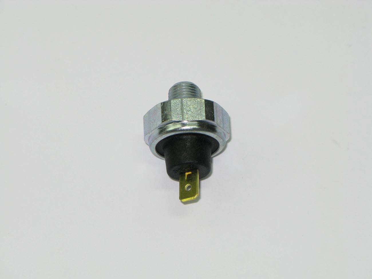 INTERRUPTOR DE OLEO WILLYS F-75/JEEP/RURAL/AERO - 6 CIL