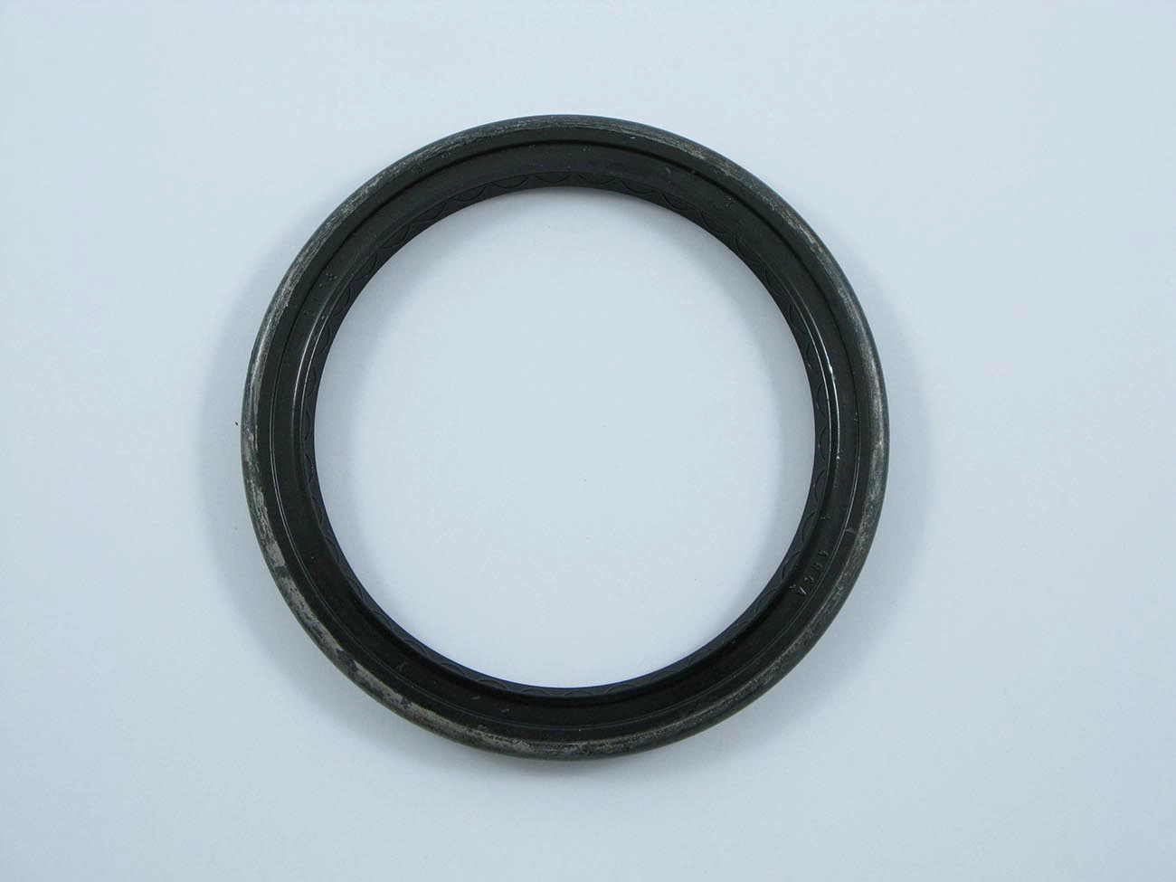 RETENTOR CUBO RODA DIANTEIRO FREIO HIDRÁULICO 100,00X123,80X13,00MM DIANTEIRA MB 1113 ATÉ 2425 100X123,80X13MM
