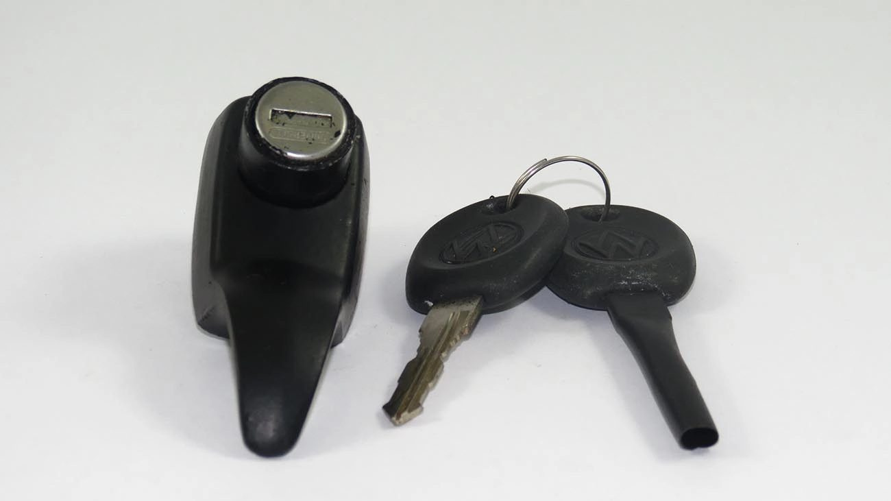 FECHADURA PORTA MALAS VW BRASILIA/VARIANT/TL TODAS - BOTAO PORTA MALAS C/CHAVE - PRETO