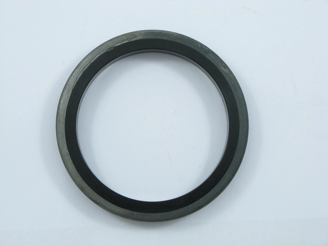 RETENTOR CUBO RODA DIANTEIRO LINHA AGRÍCOLA 85,70X107,95X7,90X14,60MM DIANTEIRA CBT 1020/1090/1095
