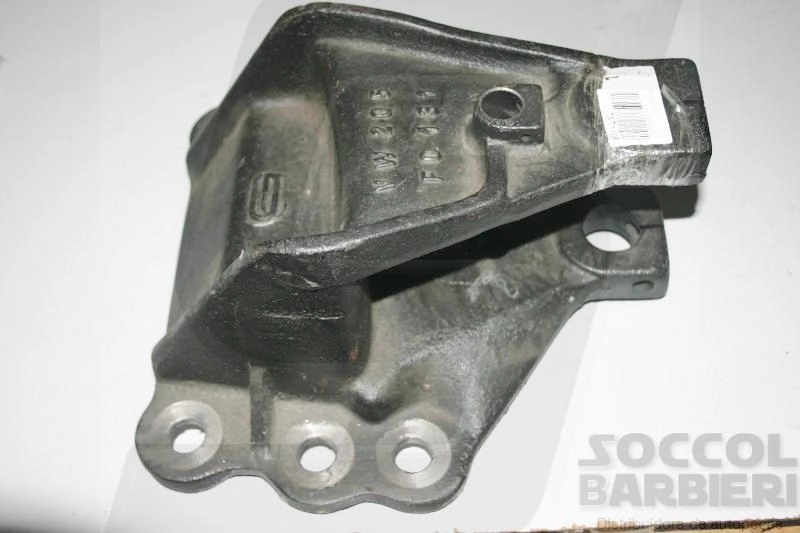 SUPORTE MOLA FORD CARGO 90/ - VW 14.220/16.220/24.220 - TRASEIRO - PARTE DIANT. DIR.