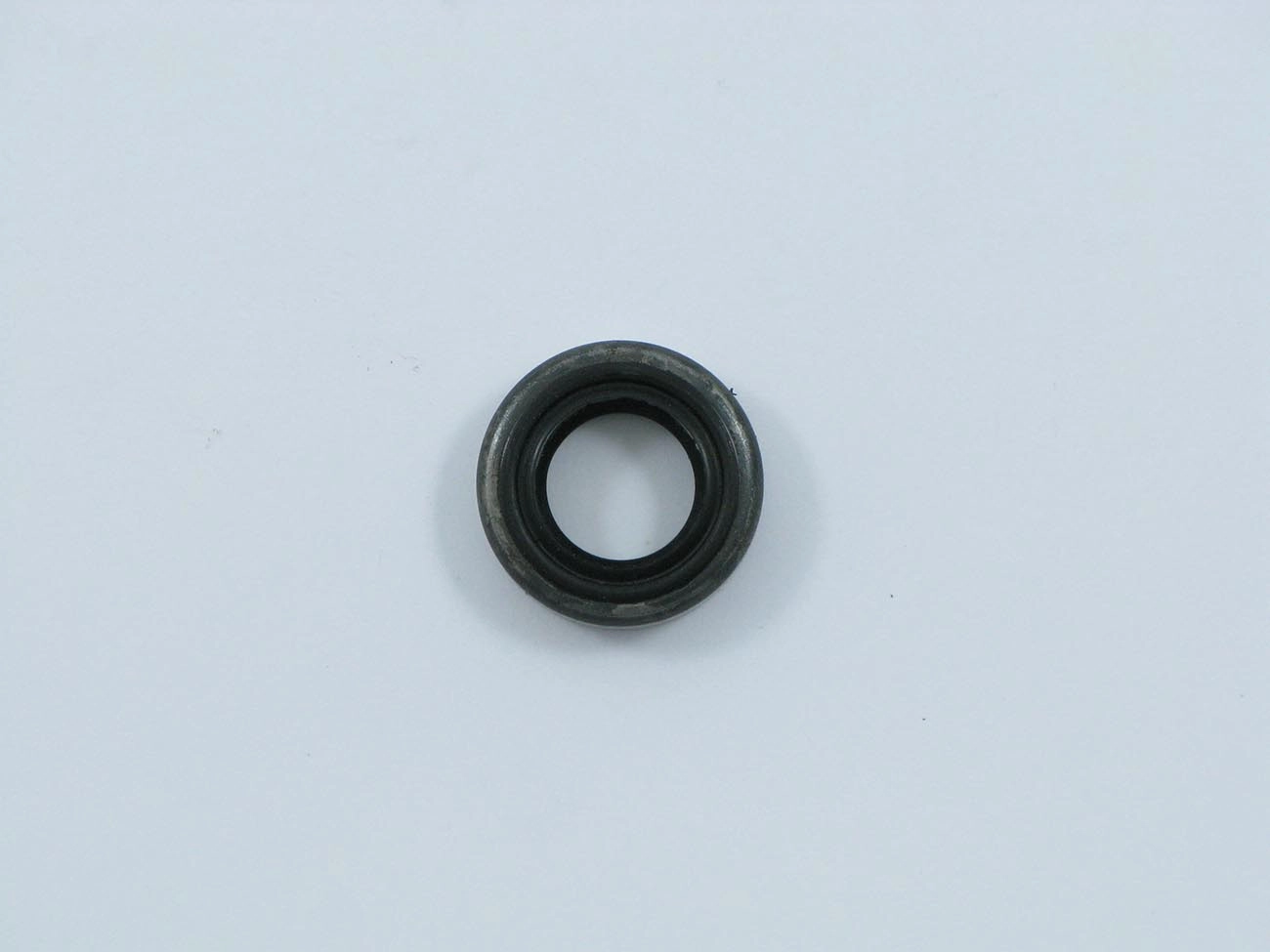 RETENTOR AGRÍCOLA/INDUSTRIAL VALTRA/VALMET - 14X24X7MM - CAIXA MUDANÇAS/CAIXA SATÉLITE TAMPA LATERAL
