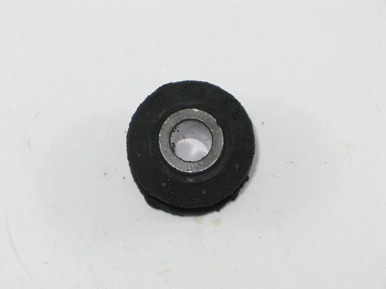 BUCHA INFERIOR AMORTECEDOR TRASEIRO FORD COURIER 97/