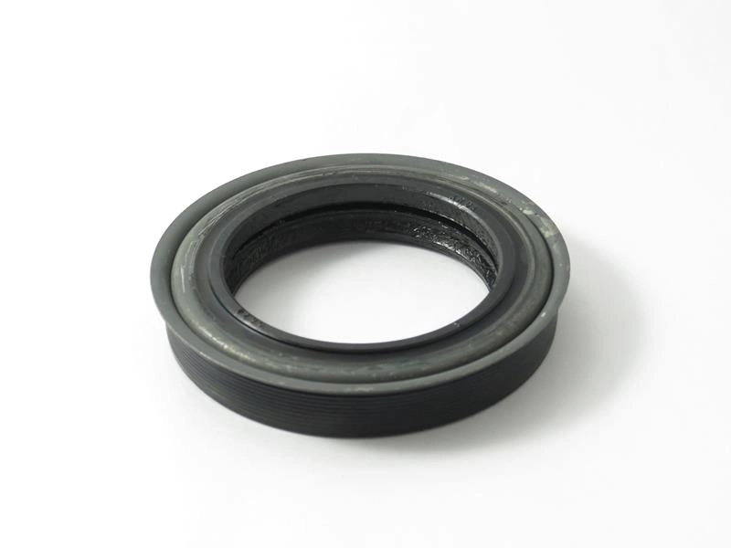 RETENTOR EIXO ENTALHADO/SAÍDA CAIXA CÂMBIO 57,20X82,60X87,00X14,00MM EATON VW 6.90/7.90/11.130/13.130/14.140/15.160 57,20X82X87X14MMM