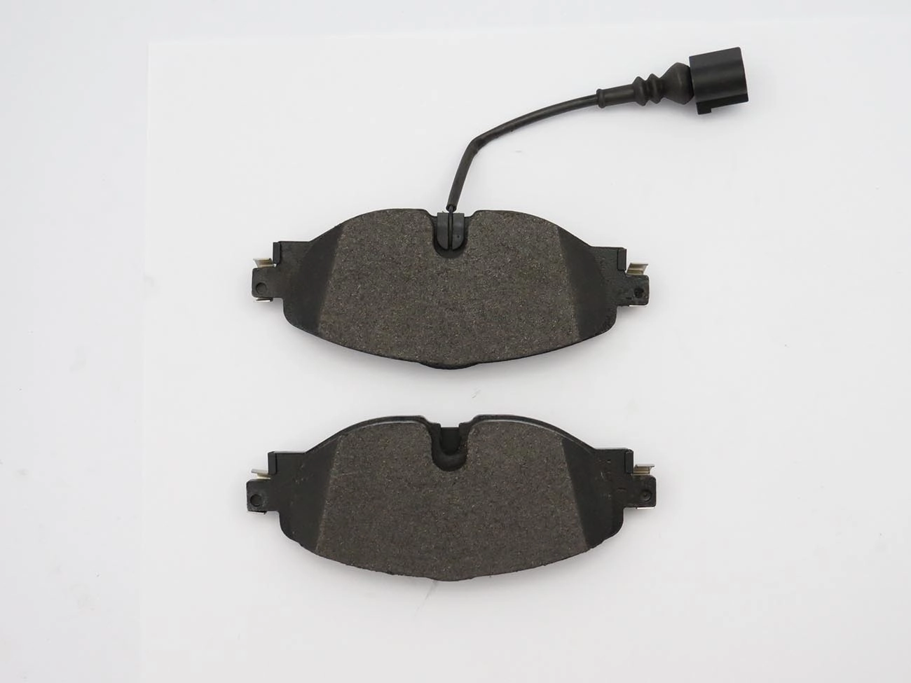 PASTILHA DE FREIO DIANTEIRA VW NOVO GOLF 14/ - JETTA 18/ - TAOS 21/ - AUDI A3 13/ -  COM ALARME
