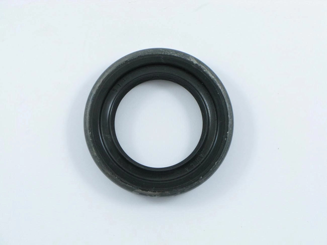 RETENTOR EIXO ENTALHADO/SAÍDA CAIXA CÂMBIO 38,10X60,30X12,70MM GM D-10/D-20/D-40