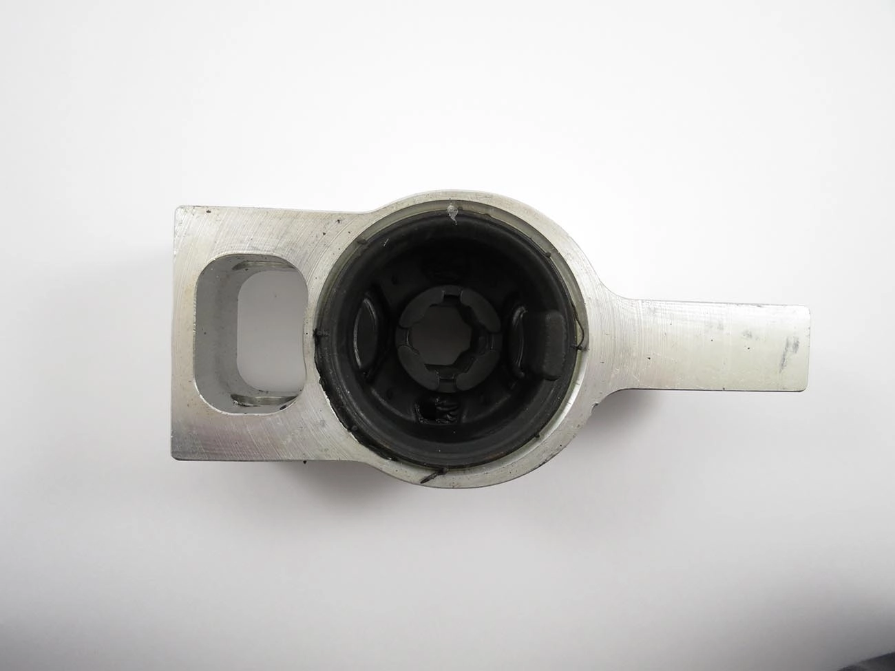 BUCHA TRASEIRA DA BANDEJA DIANTEIRA VW PASSAT 07/ - TIGUAN 12/ - PASSAT CC 09/ - AUDI A3 05/