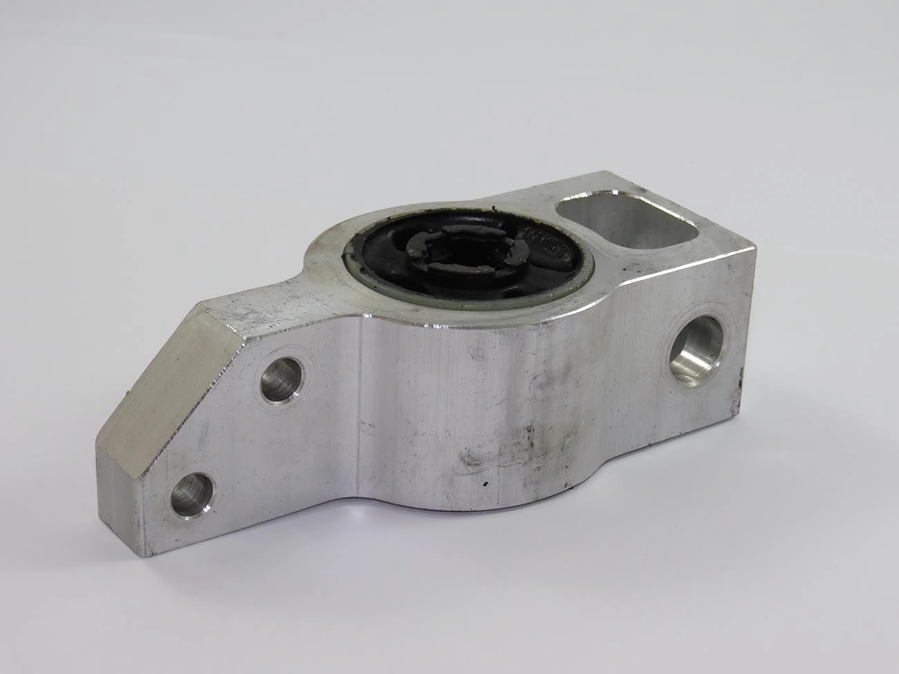 BUCHA TRASEIRA DA BANDEJA DIANTEIRA VW PASSAT 07/ - TIGUAN 12/ - PASSAT CC 09/ - AUDI A3 05/