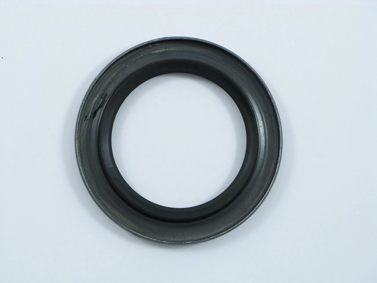 RETENTOR CUBO RODA DIANTEIRO 57,30X84,00X8,00MM DIANTEIRA VW 6.80/6.90/7.90/7.110/7.100/8.140 57,30X84X8MM