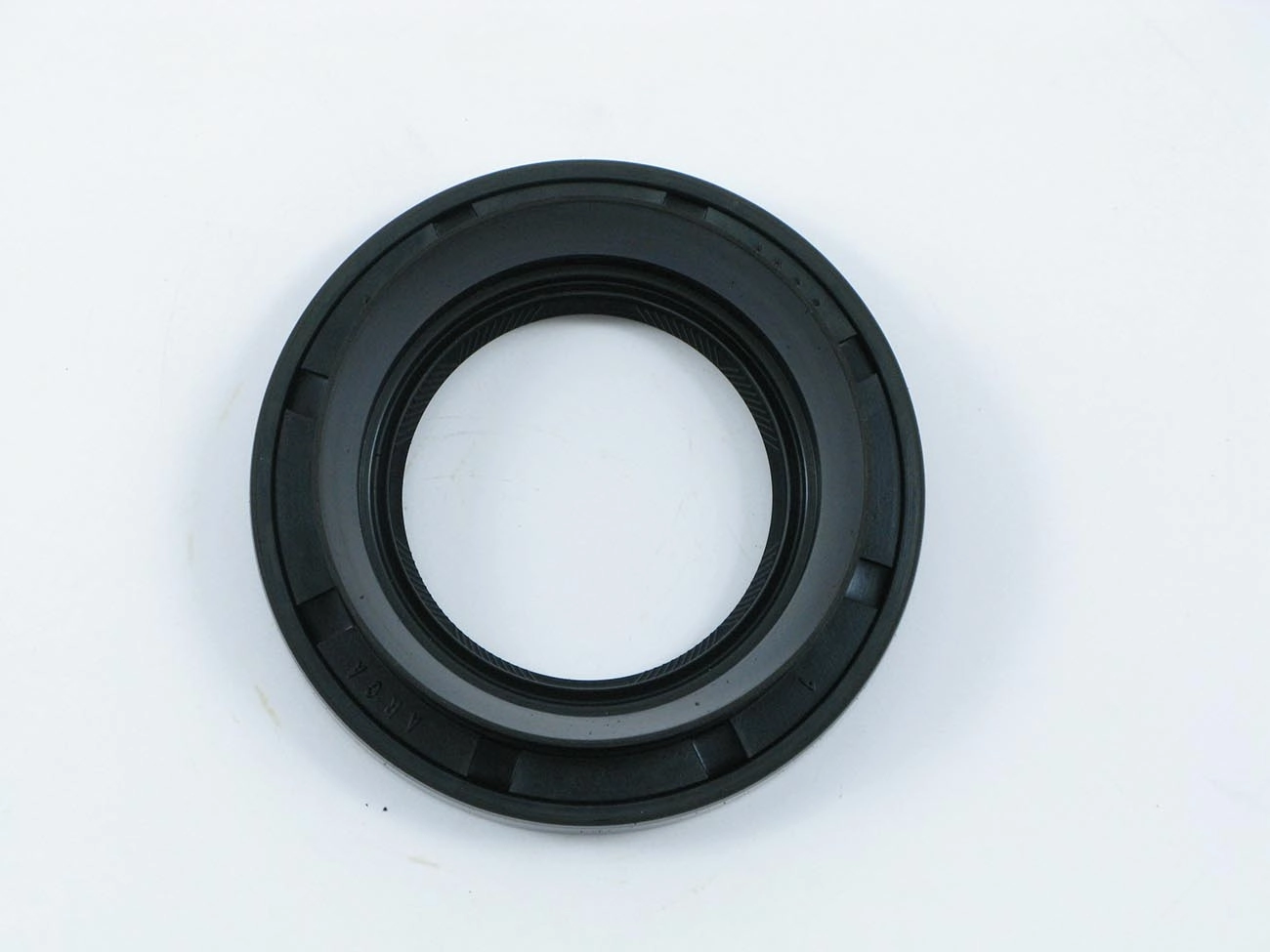 RETENTOR DIFERENCIAL DIANTEIRO LATERAL DIREITO TOYOTA HILUX 2005/ - 47X80X11X26MM