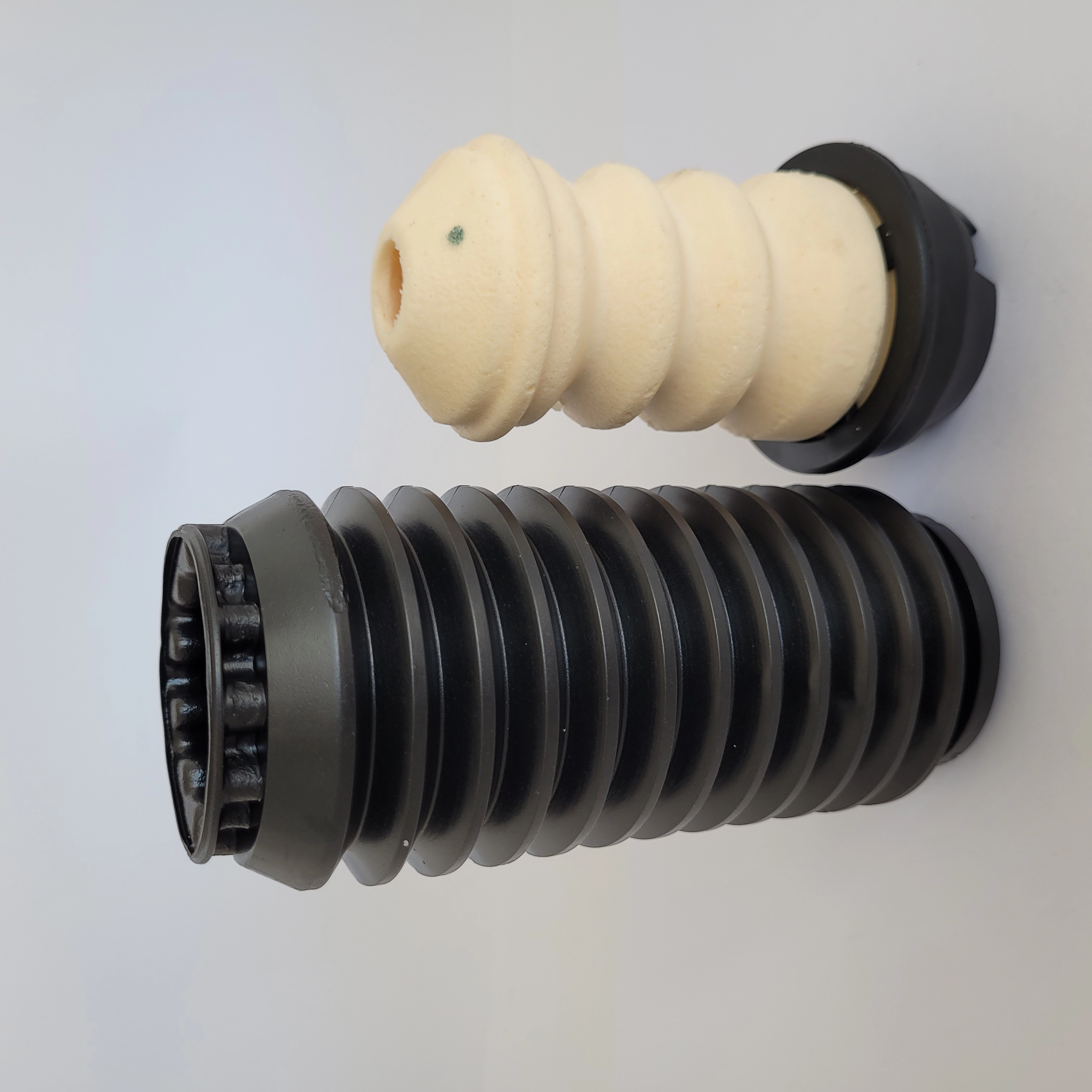 KIT AMORTECEDOR TRASEIRO COM CANECA VW GOL/NOVO GOL/PARATI/SAVEIRO 99/ -  BATENTE/COIFA