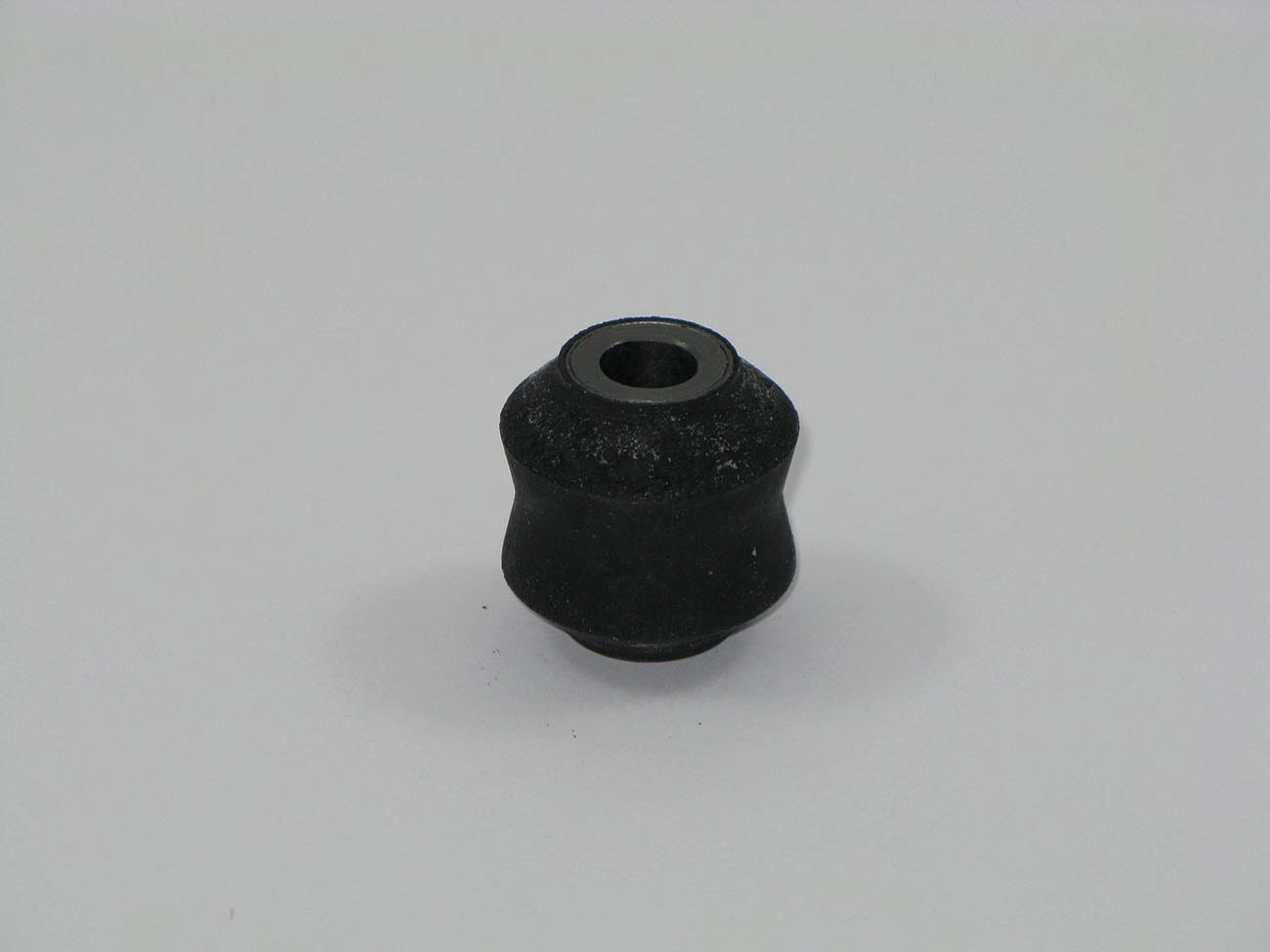 BUCHA SUPERIOR AMORTECEDOR TRASEIRO FORD COURIER 97/