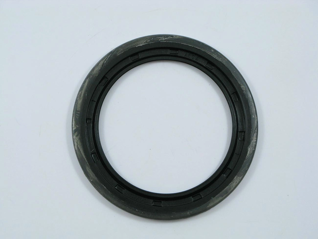 RETENTOR LINHA PESADA VW 24-220/24-250 BALANÇA TRUCK - 87,30X120,80X6,30MM