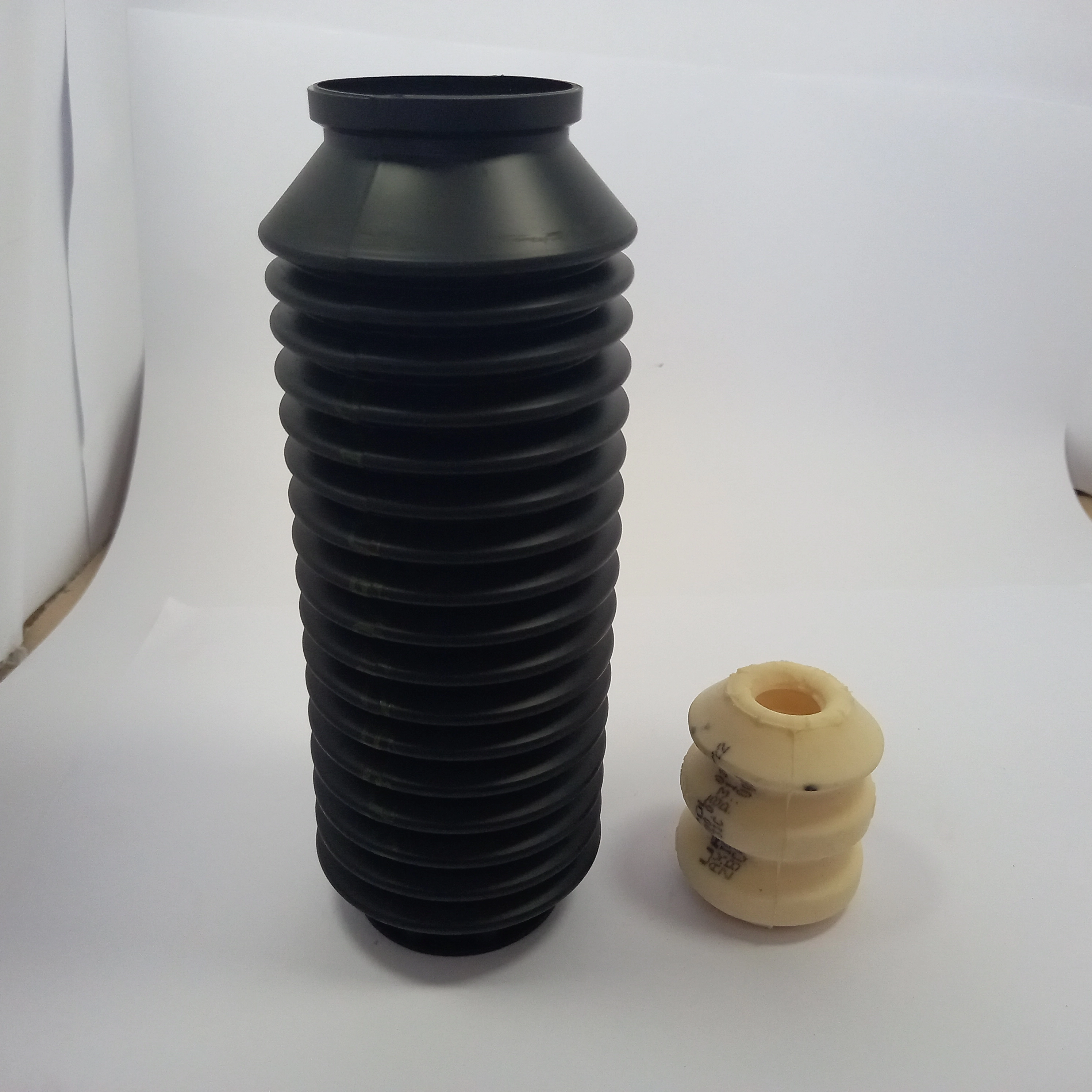 KIT AMORTECEDOR DIANTEIRO VW SANTANA/QUANTUM 84/94 - FORD ROYALE/VERSAILLES - BATENTE/COIFA