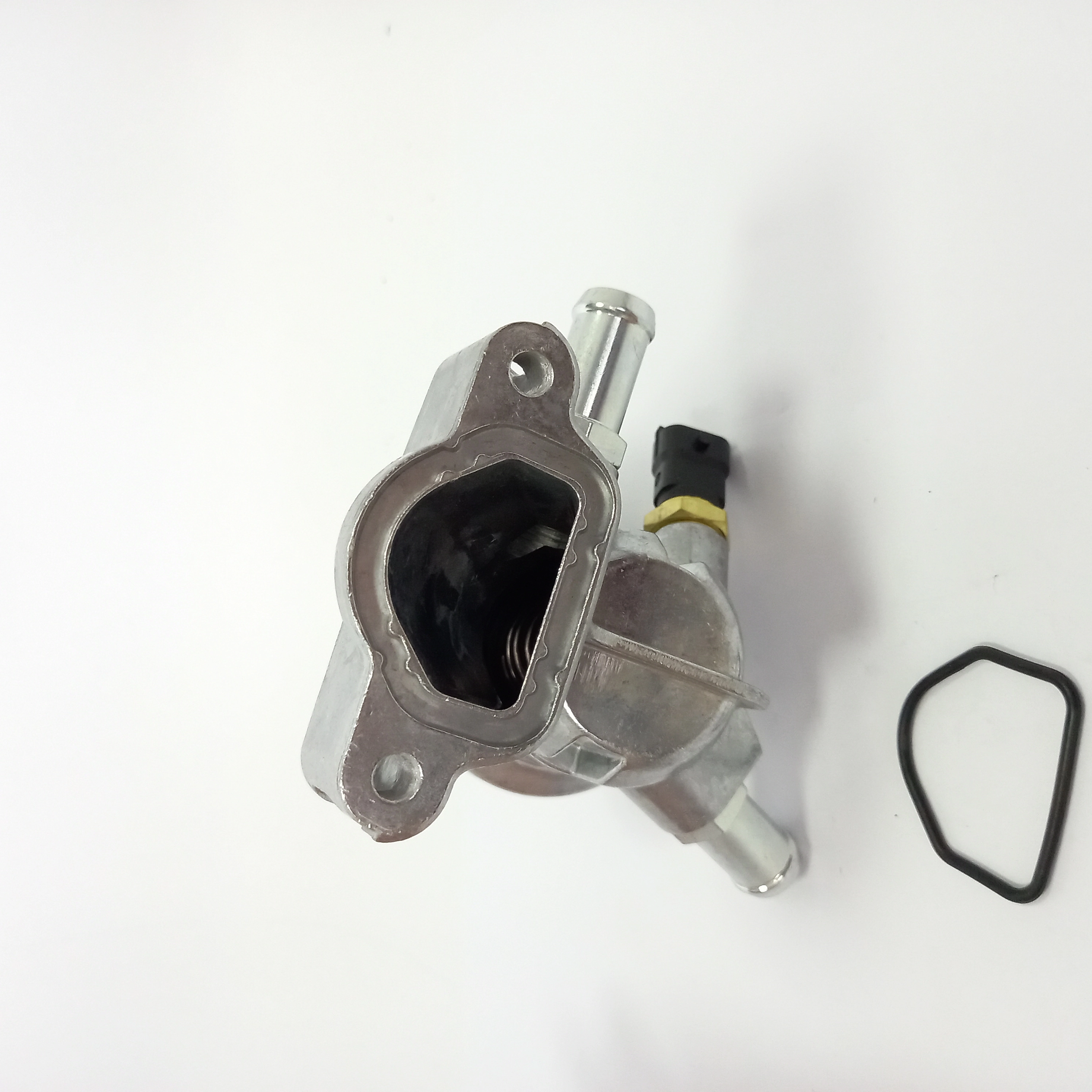 VALVULA TERMOSTATICA COM CARCACA ALUMINIO COM SENSOR NOVA S-10/TRAIL BLAZER 2.5/2.8 2014/2019