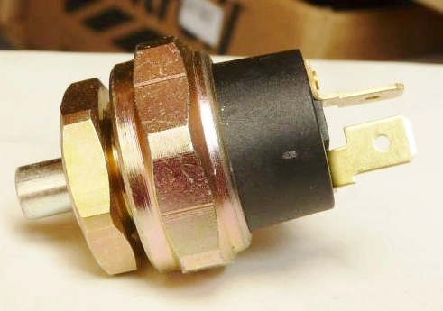 INTERRUPTOR DE FREIO - FORD CARGO