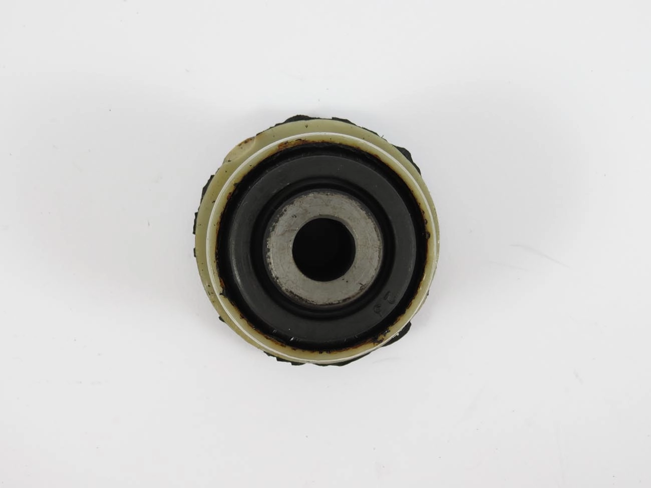 BUCHA TRASEIRA BANDEJA DIANTEIRA GM VECTRA 06/11 - GT/GTX  07/11 - ASTRA/ZAFIRA 99/ - SUSPENSÃO DIAN