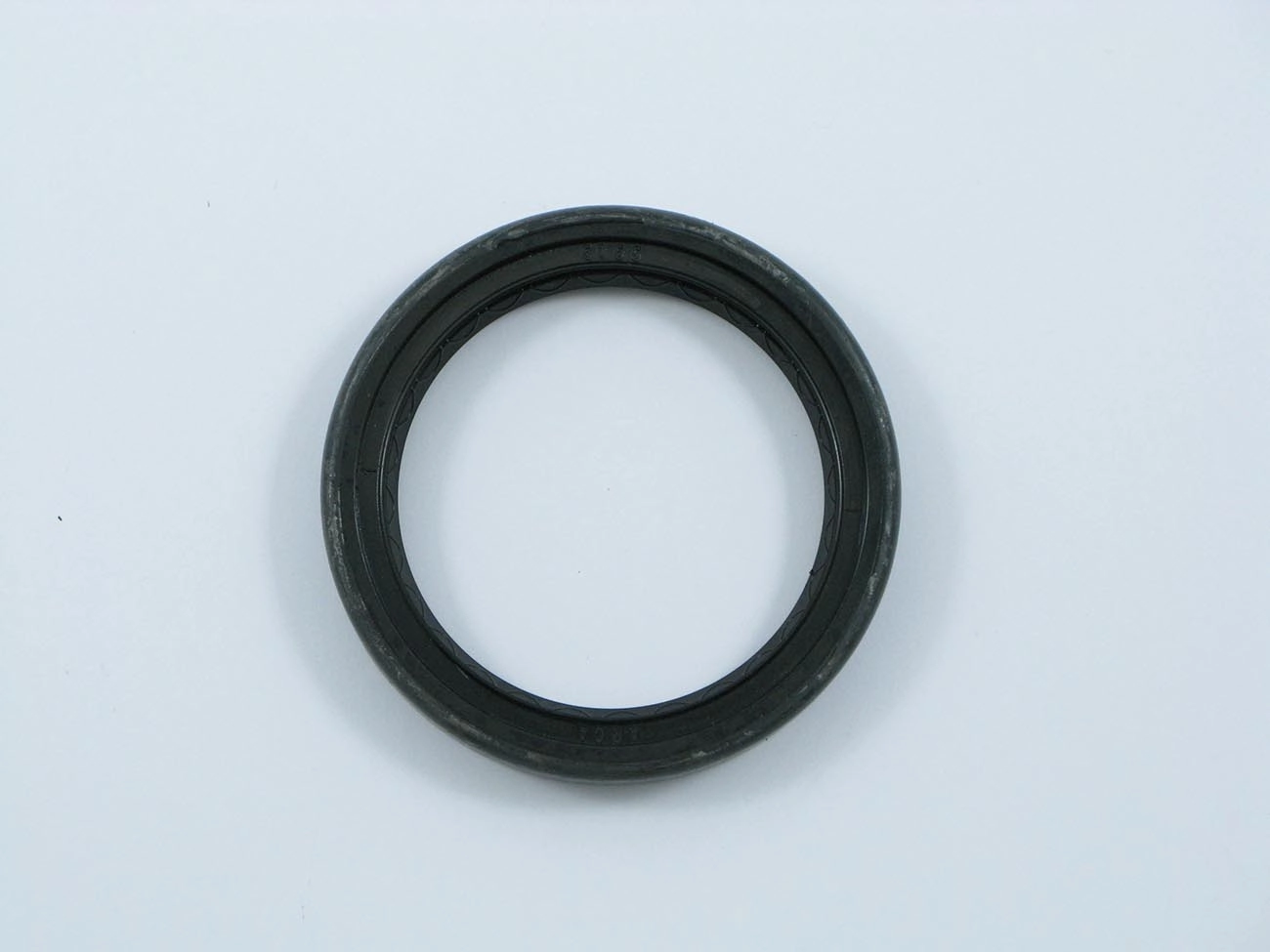 RETENTOR EIXO ENTALHADO/SAÍDA CAIXA CÂMBIO 58,00X75,00X12,00MM MB 709/812/912/1111/1113/1313/1513/2013 58X75X12MM