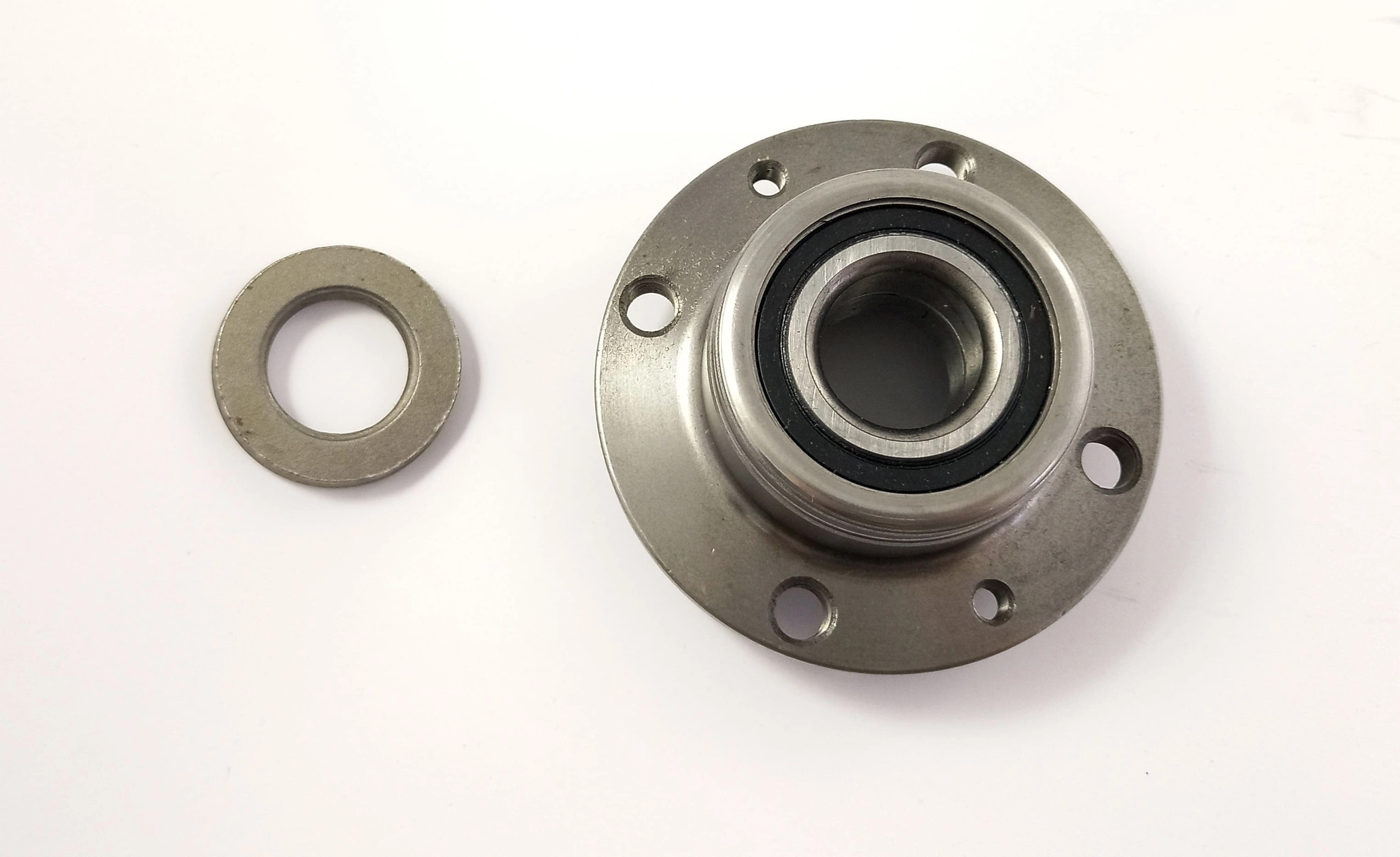 CUBO TRASEIRO COM ROLAMENTO SEM ABS SEM RECORTE FIAT PALIO/SIENA/BRAVA/TIPO TODOS - 4 FUROS