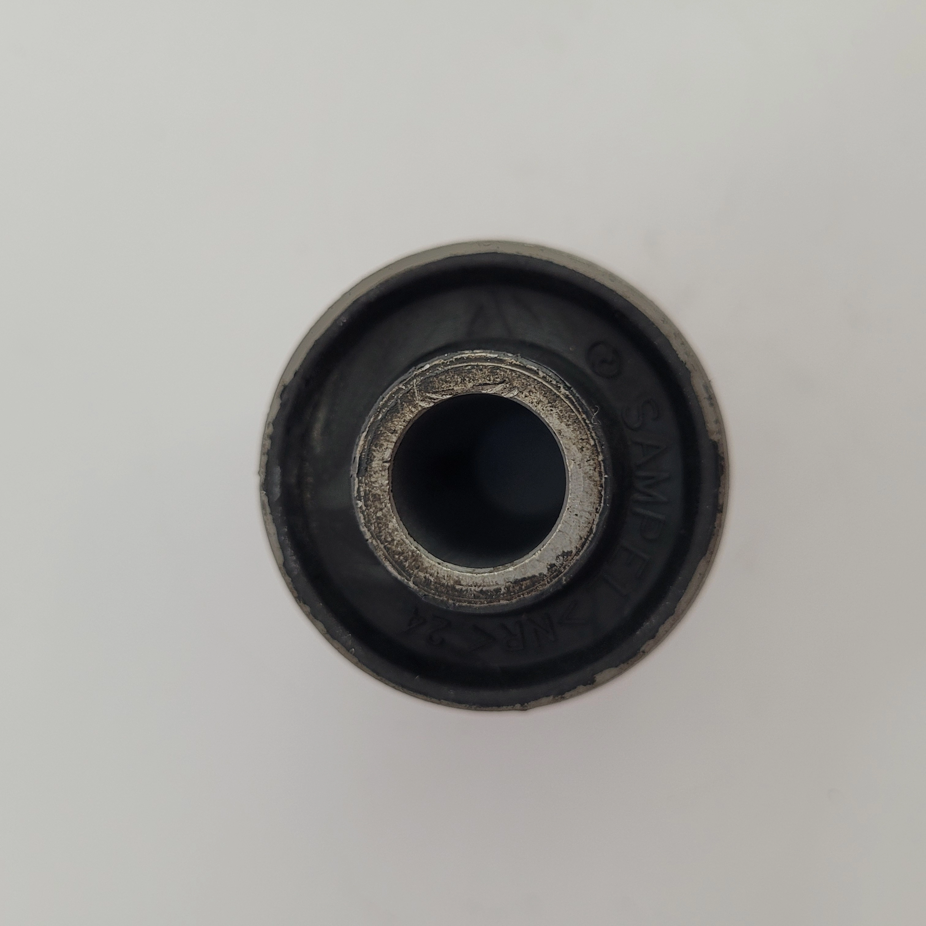 BUCHA CENTRAL DA BANDEJA INFERIOR HYUNDAI AZERA 2006/2011 - SUSPENSAO DIANTEIRA