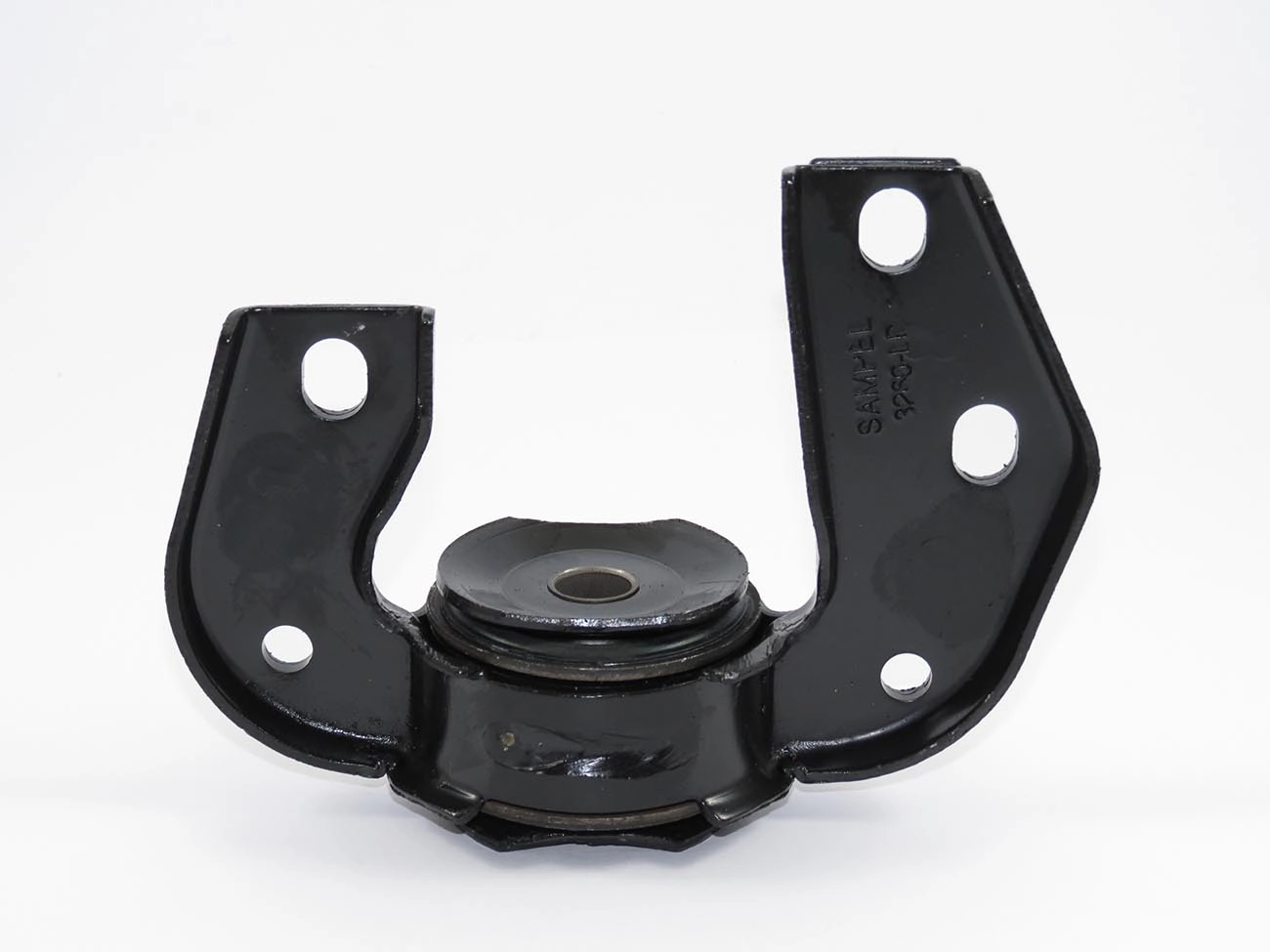 SUPORTE BARRA TENSORA SUSPENSÃO DIANTEIRA LADO DIREITO MORCEGUINHO GM CORSA 05.98/16 CELTA 00/16 PRISMA 06/12
