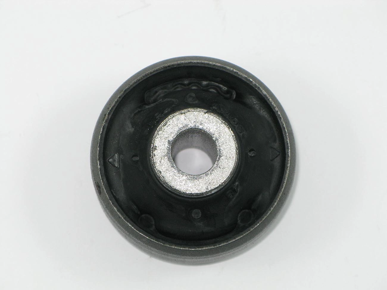 BUCHA TRASEIRA BANDEJA SUSPENSÃO DIANTEIRA FURO 13,15 MM VW NOVO GOL/VOYAGE/SAVEIRO 08/ GOLF 98/ BORA/NEW BEETLE