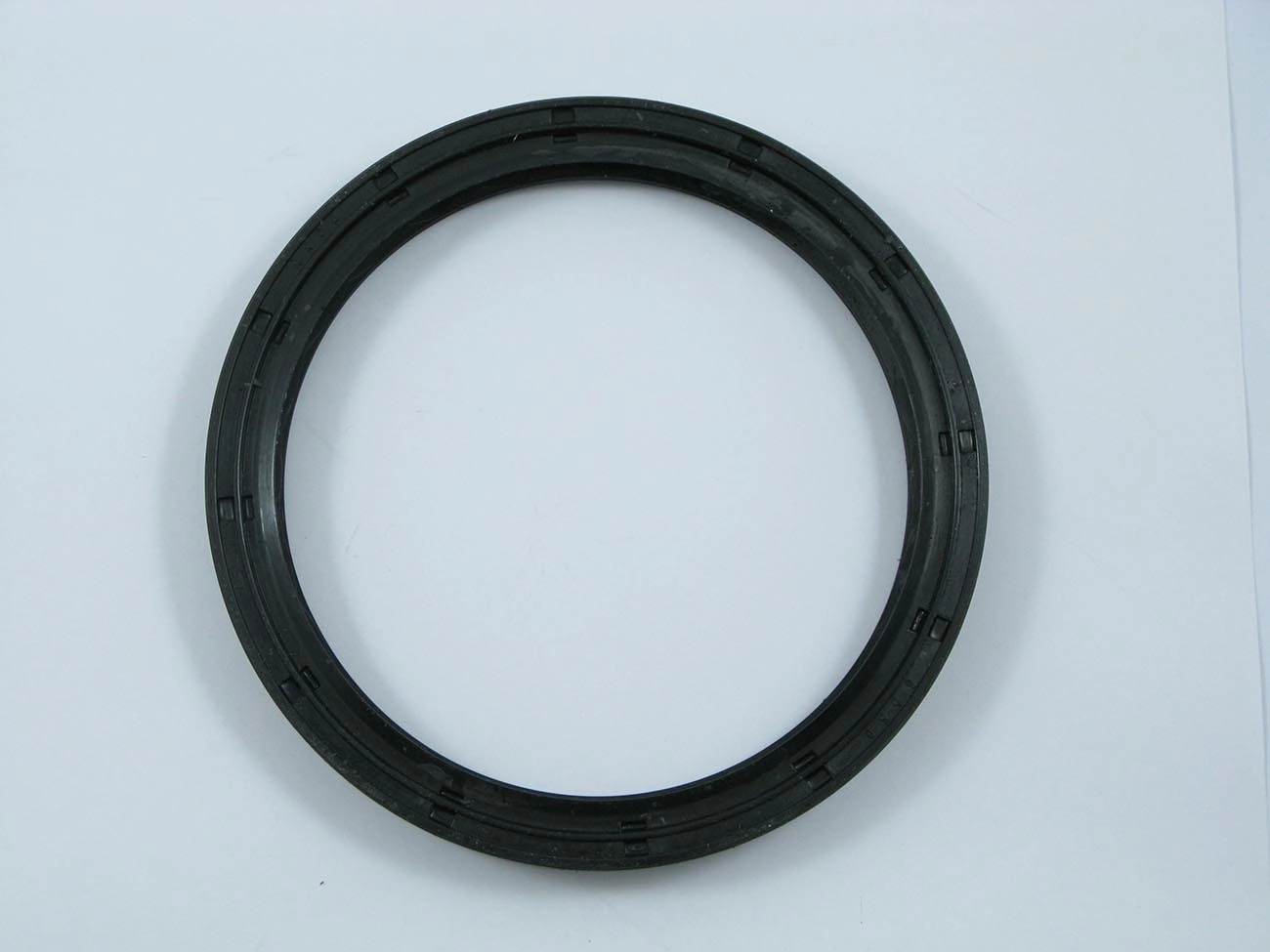 RETENTOR MITSUBISHI L-200 2.5 - RODA TRASEIRA EXTERNO