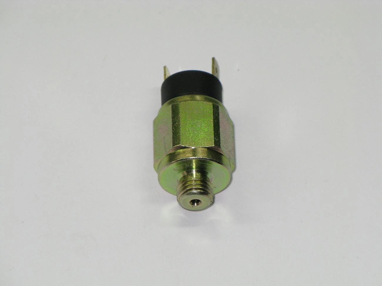INTERRUPTOR LUZ FREIO FORD CARGO 814/815/1417/1421/2425/2426/3222