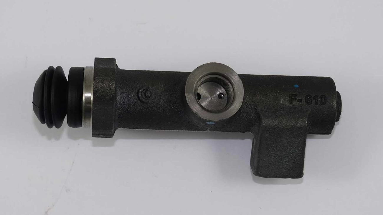 CILINDRO MESTRE EMBREAGEM 22,22MM AGRALE 7000/9000/MA 8.0 VW 7.100/8.100/8.140 /00 12.140H 89/98 14.150