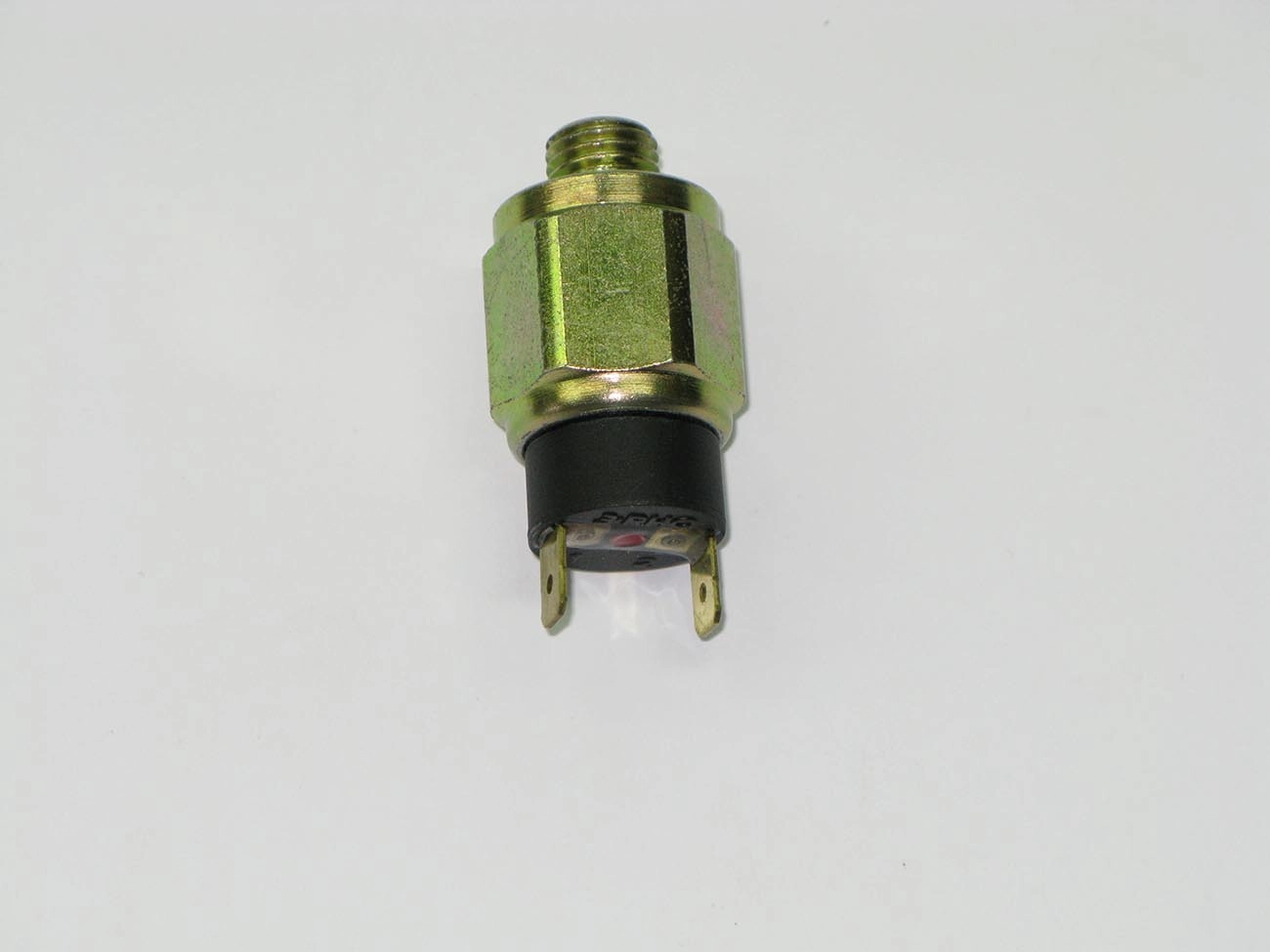 INTERRUPTOR LUZ FREIO FORD CARGO 814/815/1417/1421/2425/2426/3222