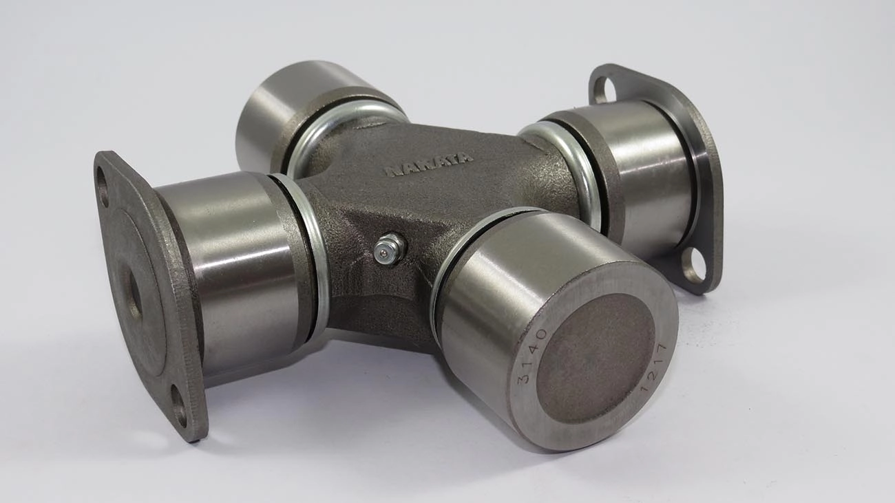 CRUZETA CARDAN VW 23.210/24.220/CONSTELLATION - 49X154MM DUAS CATANHAS COM CHAVETA/DUAS PARAFUSADAS