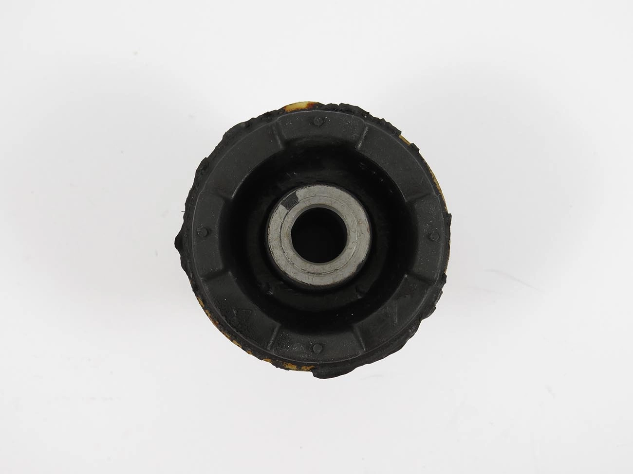 BUCHA TRASEIRA BANDEJA DIANTEIRA GM VECTRA 06/11 - GT/GTX  07/11 - ASTRA/ZAFIRA 99/ - SUSPENSÃO DIAN