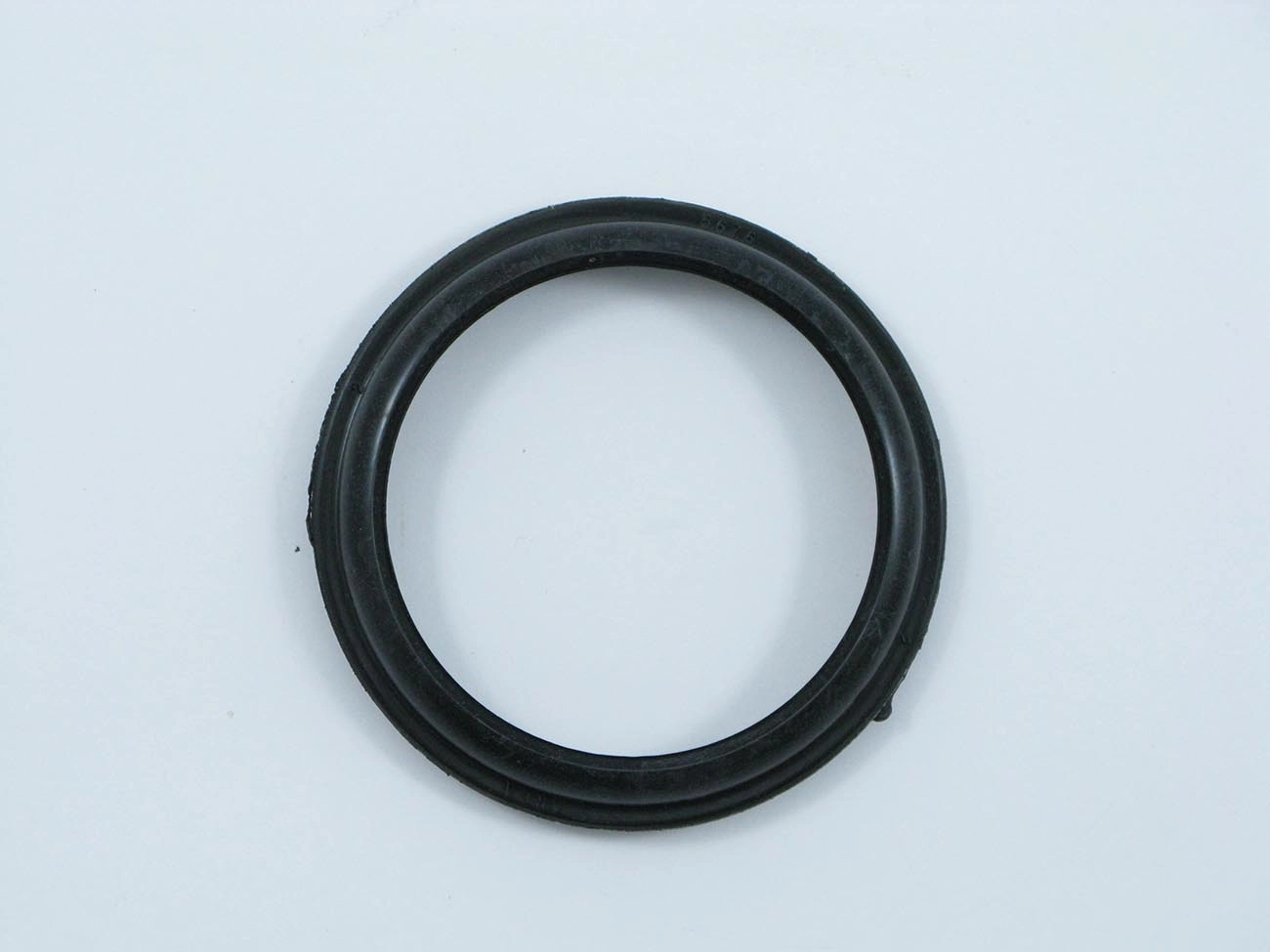 RETENTOR CUBO RODA TRASEIRA EXTERNO PORCA FORD F-750/7000/13000/19000/22000 TIMKÃO