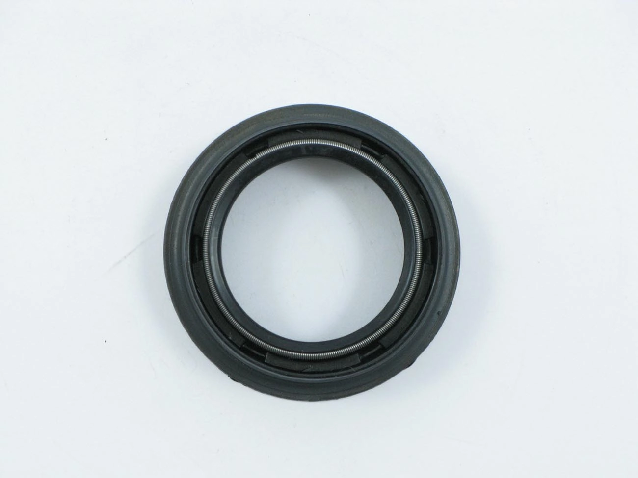 RETENTOR EIXO ENTALHADO/SAÍDA CAIXA CÂMBIO 38,00X51,35X58,00X13,00X15,00MM KIA BESTA 2.2 38X51,35X58X13X15MM